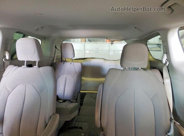 2C4RC1CG2HR598848 2017 CHRYSLER PACIFICA White Widok tylnych siedzeń