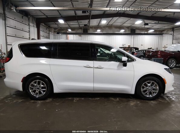 2C4RC1CG2PR518995 2023 CHRYSLER VOYAGER White Rear interior view