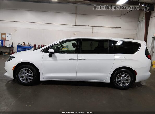 2C4RC1CG2PR518995 2023 CHRYSLER VOYAGER White 360 interior view