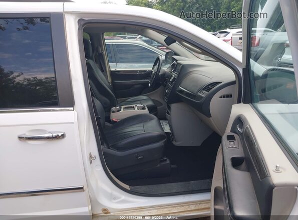 2C4RC1CG3GR120968 2016 CHRYSLER TOWN & COUNTRY White Вид салону спереду