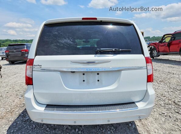 2C4RC1CG3GR221945 2016 CHRYSLER TOWN White Вид ззаду