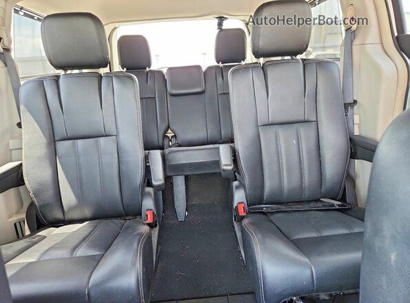 2C4RC1CG3GR221945 2016 CHRYSLER TOWN White Вид задніх сидінь