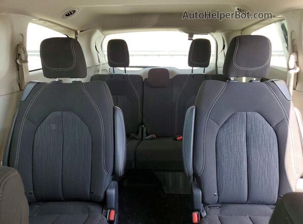 2C4RC1CG3RR200564 2024 CHRYSLER VOYAGER White Հետևի նստատեղերի տեսք