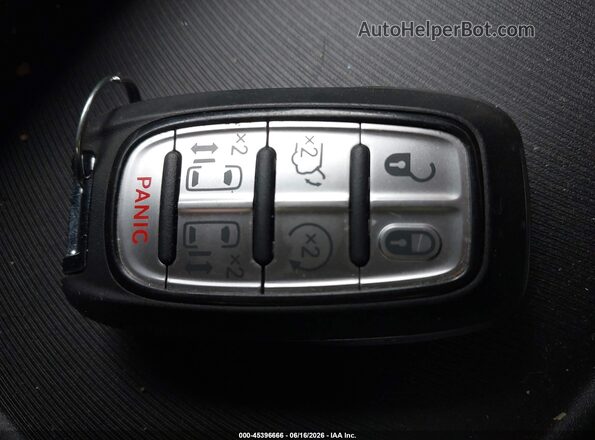 2C4RC1CG3SR533546 2025 CHRYSLER VOYAGER Красный Вид панели приборов
