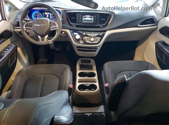2C4RC1CG4HR578231 2017 CHRYSLER PACIFICA Silver Widok deski rozdzielczej