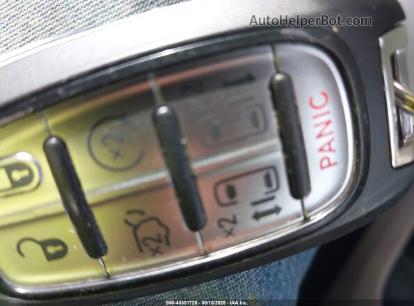 2C4RC1CG4PR525222 2023 CHRYSLER VOYAGER Черный Вид панели приборов