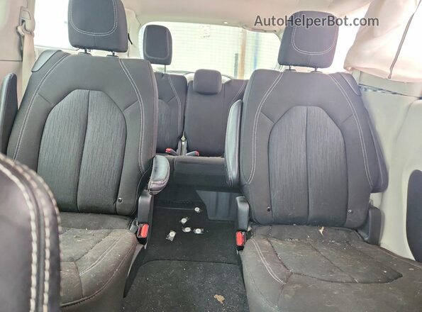 2C4RC1CG4RR144151 2024 CHRYSLER VOYAGER Silver Հետևի նստատեղերի տեսք