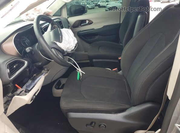 2C4RC1CG5MR571184 2021 CHRYSLER VOYAGER Серебряный Вид салона спереди
