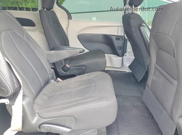 2C4RC1CG5MR571184 2021 CHRYSLER VOYAGER Серебряный Вид задней части салона