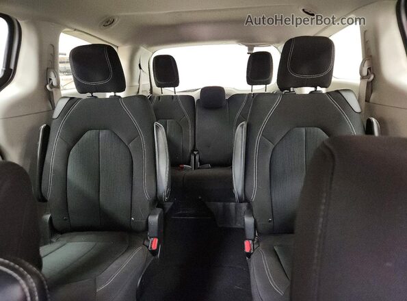 2C4RC1CG5NR165763 2022 CHRYSLER VOYAGER Silver Вид задніх сидінь