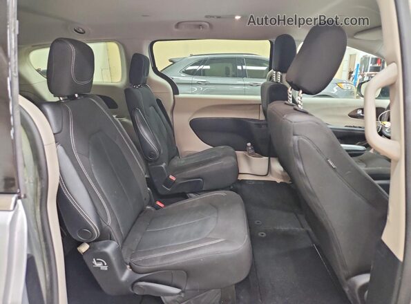 2C4RC1CG5NR165763 2022 CHRYSLER VOYAGER Silver Вид задньої частини салону