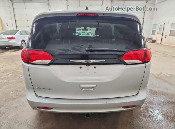 2C4RC1CG5NR165763 2022 CHRYSLER VOYAGER Silver Вид ззаду