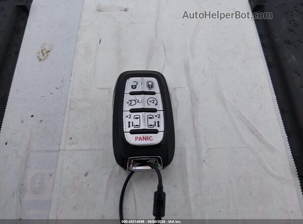 2C4RC1CG5PR557628 2023 CHRYSLER VOYAGER Белый Вид панели приборов