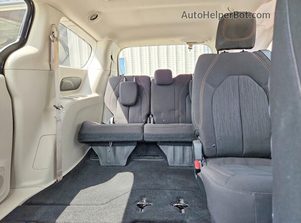 2C4RC1CG6JR171405 2018 CHRYSLER PACIFICA Black Widok tylnych siedzeń