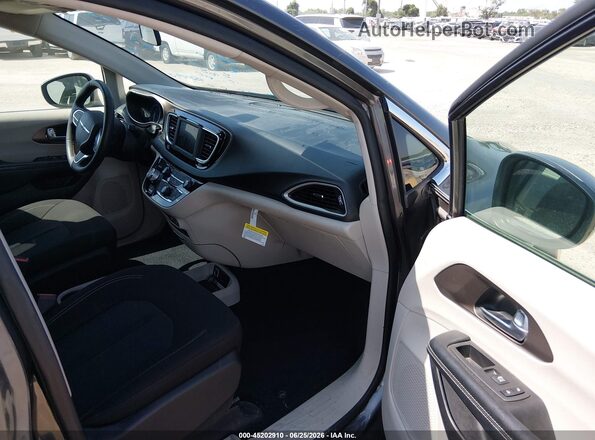 2C4RC1CG6NR127801 2022 CHRYSLER VOYAGER Gray Front interior view