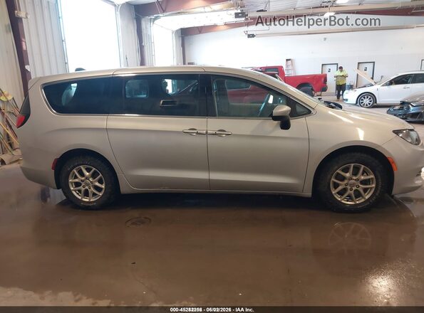 2C4RC1CG6NR146509 2022 CHRYSLER VOYAGER Silver Rear interior view