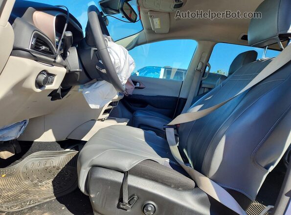 2C4RC1CG7PR564595 2023 CHRYSLER VOYAGER White წინა სალონის ხედი