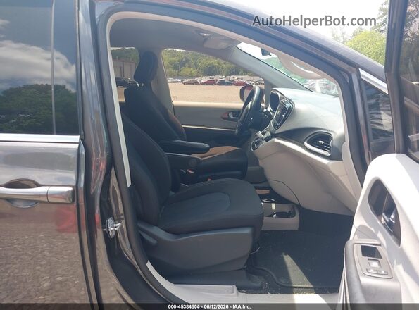 2C4RC1CG8LR237617 2020 CHRYSLER VOYAGER Gray Front interior view