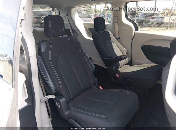 2C4RC1CG8LR248262 2020 CHRYSLER VOYAGER Silver 