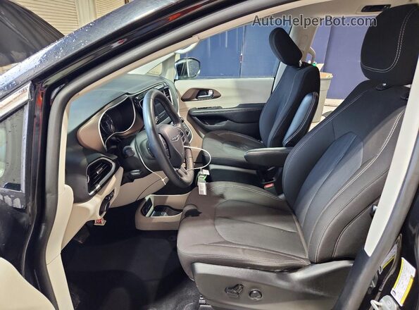 2C4RC1CG8PR610676 2023 CHRYSLER VOYAGER Black Vista interior delantera