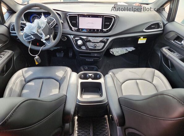 2C4RC1CG8TR161056 2026 CHRYSLER VOYAGER Black Widok deski rozdzielczej