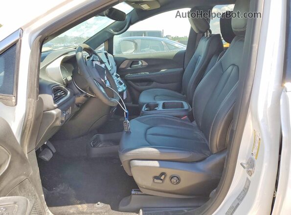 2C4RC1CG9SR525824 2025 CHRYSLER VOYAGER White Widok wnętrza z przodu