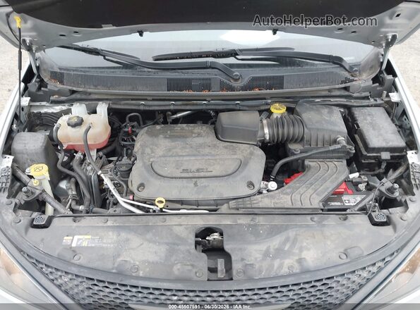 2C4RC1CGXNR215766 2022 CHRYSLER VOYAGER Silver უკანა ხედი