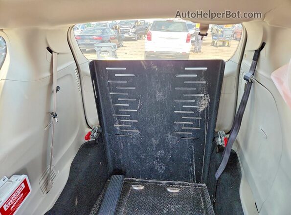 2C4RC1CGXNR224404 2022 CHRYSLER VOYAGER Белый Вид задних сидений