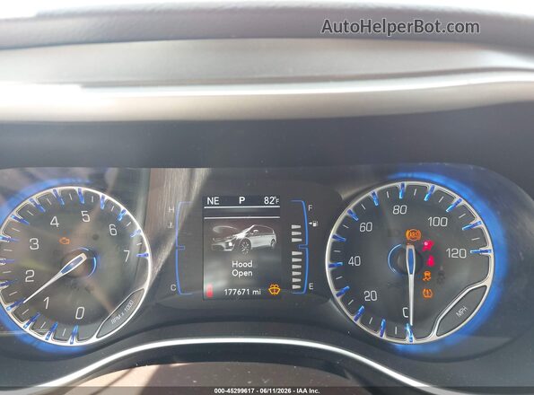 2C4RC1DG0JR148667 2018 CHRYSLER PACIFICA Красный Вид задних сидений