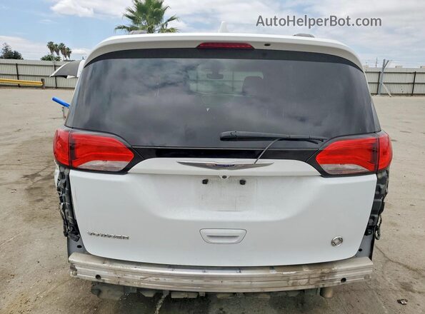 2C4RC1DG0LR157551 2020 CHRYSLER VOYAGER White Вид ззаду
