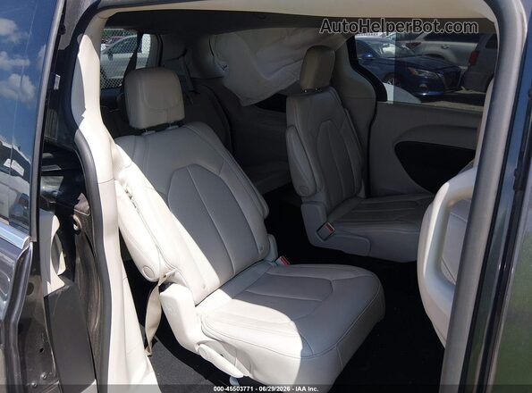 2C4RC1DG0MR545641 2021 CHRYSLER VOYAGER Gray Widok naklejki z numerem VIN