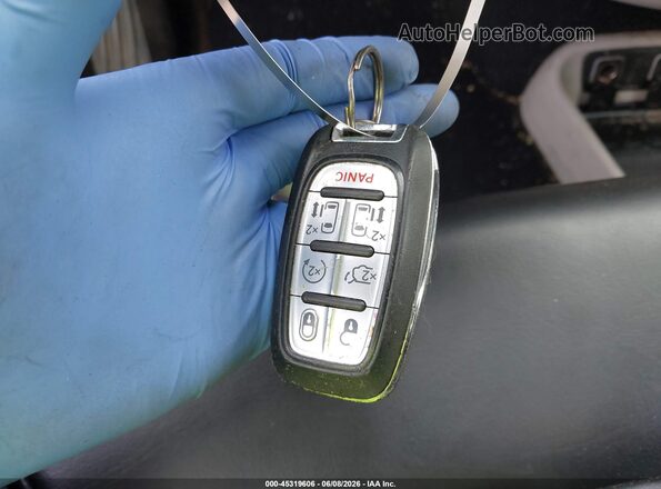2C4RC1DG1LR151600 2020 CHRYSLER VOYAGER Gray Vista del salpicadero