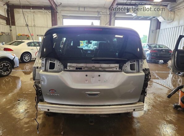 2C4RC1DG1LR163889 2020 CHRYSLER VOYAGER Silver Widok z tyłu