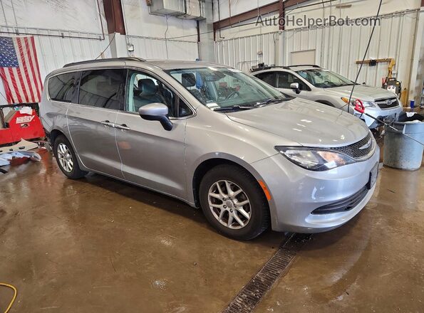 2C4RC1DG1LR163889 2020 CHRYSLER VOYAGER Silver Przód prawy