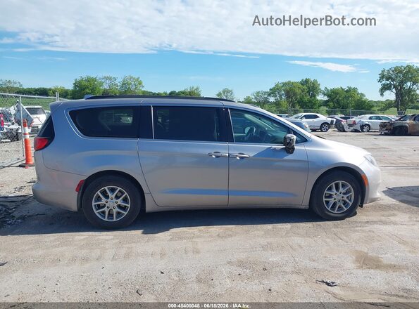 2C4RC1DG1LR176447 2020 CHRYSLER VOYAGER Silver Rear interior view