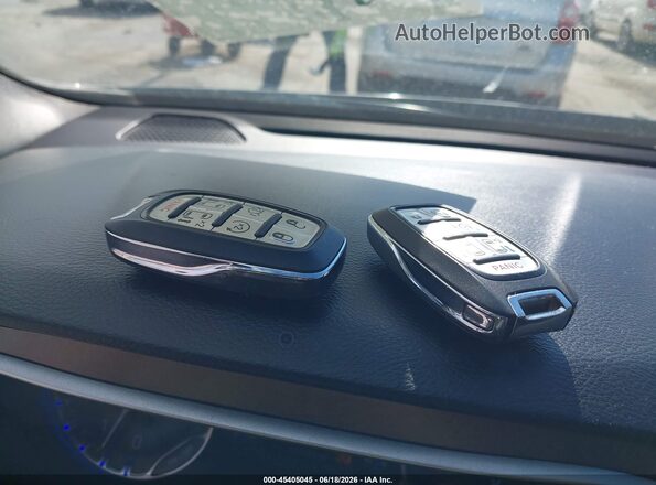 2C4RC1DG1LR176447 2020 CHRYSLER VOYAGER Silver Dashboard view