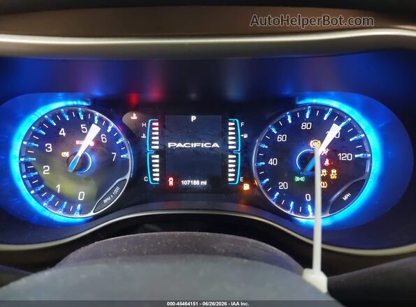 2C4RC1DG2HR634326 2017 CHRYSLER PACIFICA Red Widok tylnych siedzeń