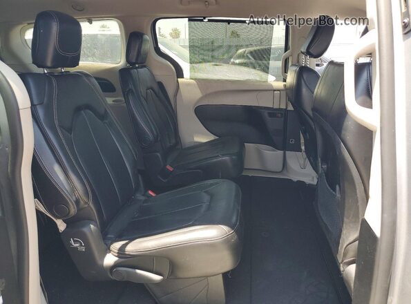 2C4RC1DG2LR257330 2020 CHRYSLER VOYAGER Silver 