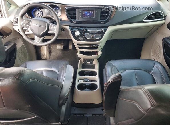 2C4RC1DG3HR711933 2017 CHRYSLER PACIFICA Серебряный Вид панели приборов