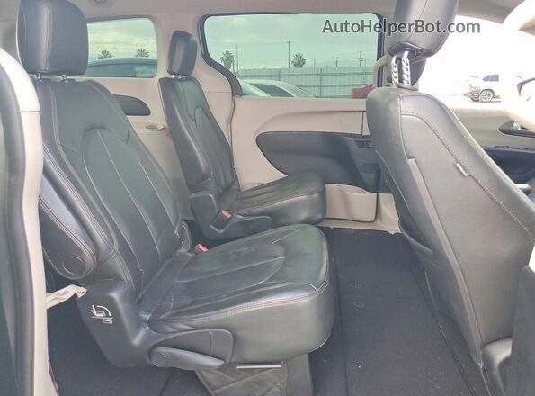 2C4RC1DG3HR711933 2017 CHRYSLER PACIFICA Серебряный Вид задней части салона