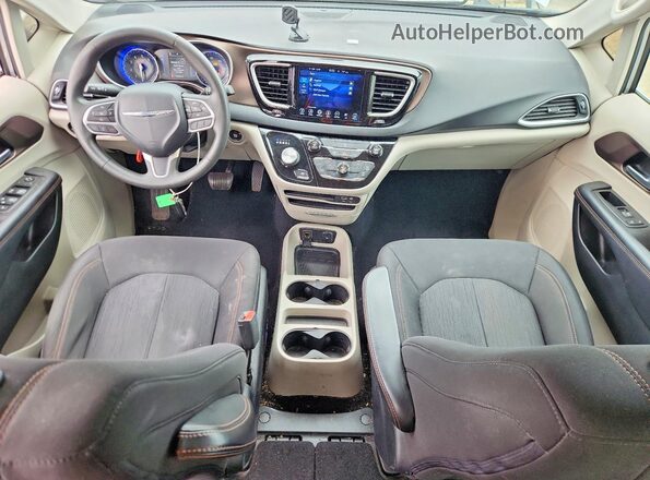 2C4RC1DG4HR610304 2017 CHRYSLER PACIFICA Gray Widok deski rozdzielczej