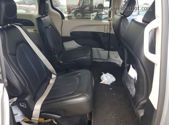2C4RC1DG5LR192120 2020 CHRYSLER VOYAGER Серебряный Вид задней части салона