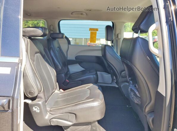 2C4RC1DG5LR283274 2020 CHRYSLER VOYAGER Black Вид задньої частини салону