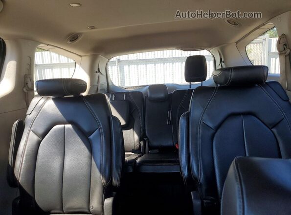 2C4RC1DG5LR283274 2020 CHRYSLER VOYAGER Black Вид задніх сидінь