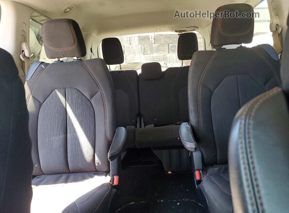 2C4RC1DG6HR515842 2017 CHRYSLER PACIFICA Gray Rear seats view