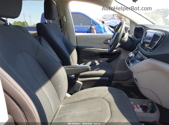2C4RC1DG7HR634306 2017 CHRYSLER PACIFICA Черный Вид салона спереди