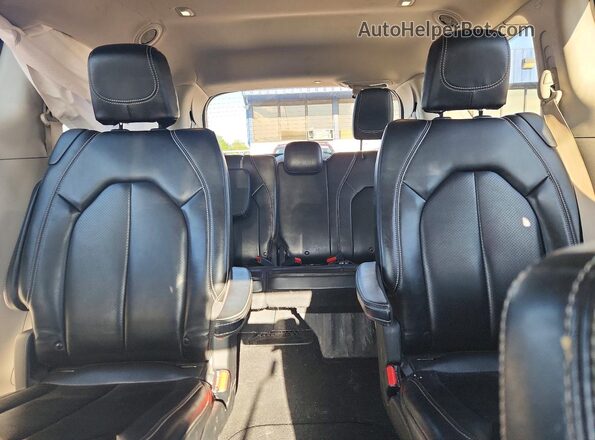 2C4RC1DG7LR286130 2020 CHRYSLER VOYAGER Black Vista de los asientos traseros