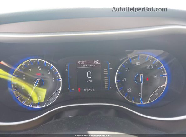 2C4RC1DG8HR565674 2017 CHRYSLER PACIFICA Cream უკანა სავარძლების ხედი