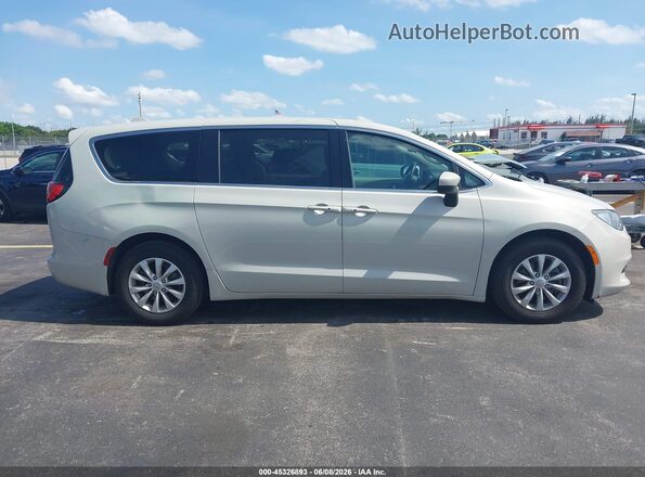 2C4RC1DG8HR565674 2017 CHRYSLER PACIFICA Cream უკანა სალონის ხედი