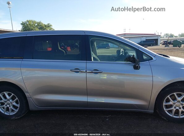 2C4RC1DG9HR508030 2017 CHRYSLER PACIFICA Silver უკანა სალონის ხედი